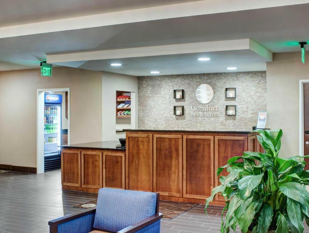 Comfort Inn & Suites Caldwell Bagian luar foto